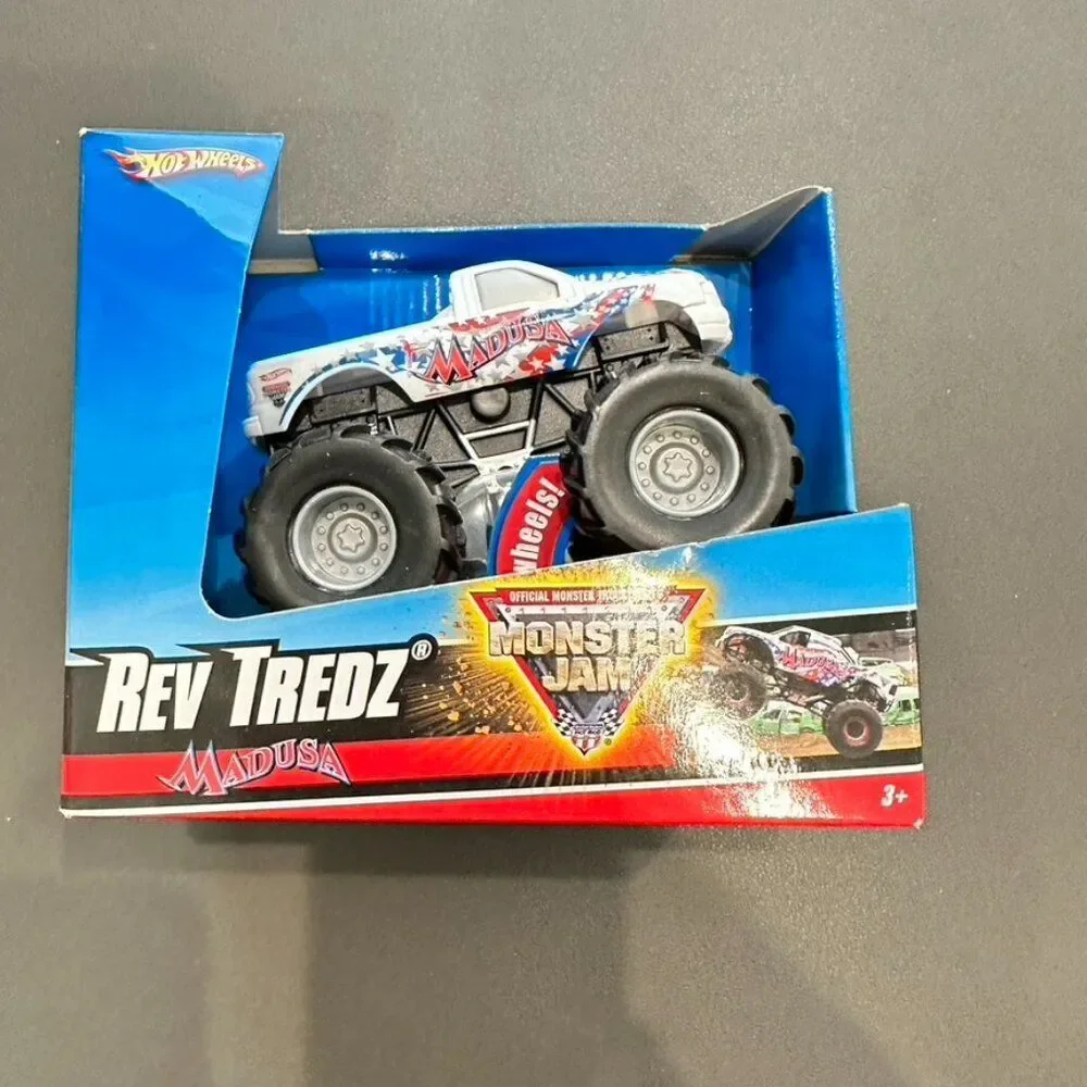 2009 Hot Wheels Monster Truck Jam Rev Tredz Madusa NIB - New